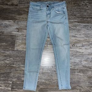 American Eagle size 8 short light wash jeggings